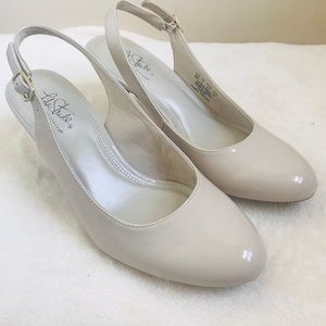 Life Stride Sling back heeled sandals size 9